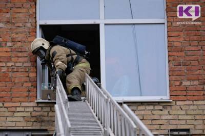На пожаре в Ухте пострадала пожилая женщина - komiinform.ru - респ. Коми - Сыктывкар - Ухты