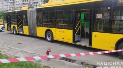 В Киеве мужчина бросил в троллейбус «коктейль Молотова», есть пострадавшие - ru.slovoidilo.ua - Киев