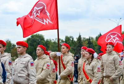 Сергей Петров - Пол Лодейный - Депутат Госдумы Сергей Петров подарил форму лодейнопольским юнармейцам - online47.ru - Ленинградская обл. - район Лодейнопольский