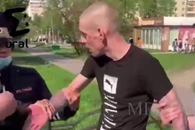 Пытавшийся откупиться россиянин швырнул пачку денег в лицо гаишнику - lenta.ru - Югра