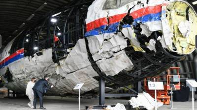 Судьи по делу о крушении MH17 осмотрели обломки самолета - golos-ameriki.ru - Москва - Голландия - Куала-Лумпур - Амстердам