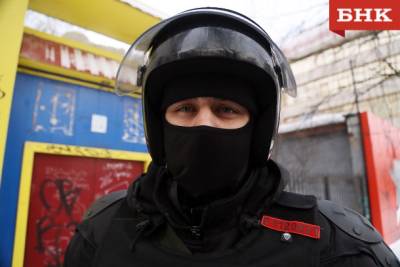 Виктор Бобыря - Правительство повысило оклады российским силовикам - bnkomi.ru