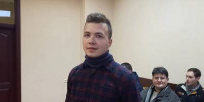 Александр Лукашенко - Роман Протасевич - Опубликованы новые фото «Протасевича» с автоматом и нашивками «Азова» - sharij.net