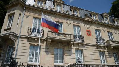 Посольство проверяет сообщения СМИ о задержании во Франции четырех выходцев из России - gazeta.ru - респ. Чечня