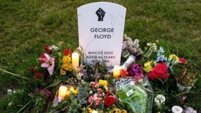Джордж Флойд - Стрельба и петарды: Как улицы США охватил переполох в годовщину смерти Флойда - 5-tv.ru - США