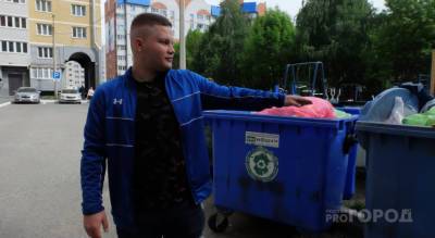 Чебоксарец увидел копавшегося в мусоре ребенка и подарил ему игрушку: "Она прослезилась" - pg21.ru - Люксембург