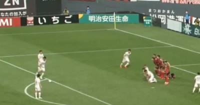 Худший штрафной в истории: в Японии футболисты взорвали Сеть курьезным исполнением стандарта (видео) - tsn.ua - Япония