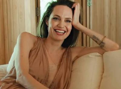 Анджелина Джоли - Брэд Питт - Анджелина Джоли нанесла очередной удар по репутации Брэда Питта - bimru.ru