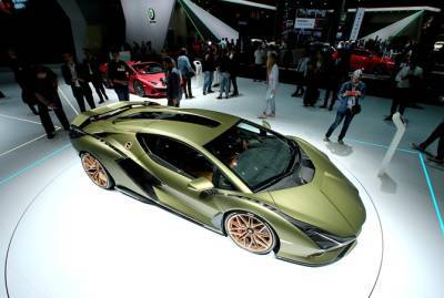 В Зимбабве мужчина голодал больше месяца, чтобы подарить любимой Lamborghini - kp.ua - Зимбабве