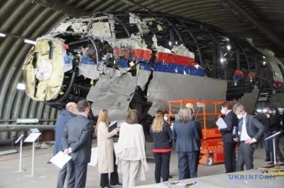Голландская «инсталляция» обломков MH17 - politnavigator.net - Россия - США - Украина - Голландия - Донбасс