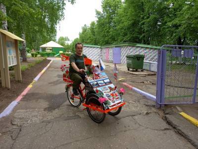 Трёхколёсный музей. Ульяновский дворник изобрел многофункциональную «Победу» на радость детворе - ulpravda.ru - Ульяновск