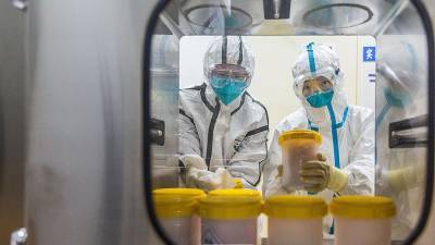 Джо Байден - Китай счел клеветой теорию США о лабораторном происхождении SARS-CoV-2 - iz.ru - Вашингтон