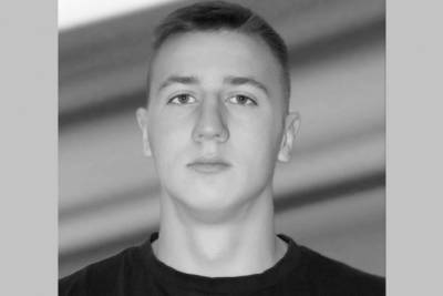 В Омске похоронили студента-легкоатлета, умершего на тренировке - omsk.mk.ru - Омск