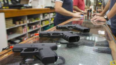 Израильтяне массово запасаются оружием после арабских беспорядков - vesty.co.il