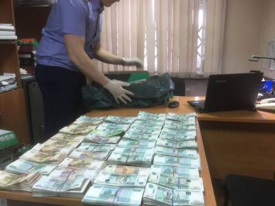 Жителя Санкт-Петербурга задержали при попытке «заработать» 5 млн рублей в Кемерове - gazeta.a42.ru - Санкт-Петербург