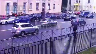 На видео попал момент наезда на девятиклассницу в Петербурге - piter.tv - Санкт-Петербург - Узбекистан