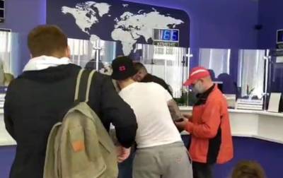 Белорусы массово сдают авиабилеты - korrespondent.net - Калининград - Минск - Варшава - Вена - Амстердам