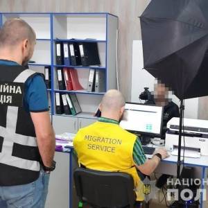 В Запорожье выявили двух иностранцев, нарушивших миграционное законодательство - reporter-ua.com - Грузия - Запорожская обл. - Запорожье - Латвия