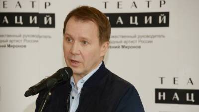 Евгений Миронов - Юлия Пересильд - Евгений Миронов показал подросшего сына, окончившего первый класс - vesti.ru