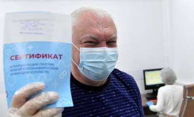 Владимир Гущин - Центр им. Гамалеи: в РФ полностью от COVID-19 вакцинированы около 10% населения - interfax-russia.ru - Россия - Англия