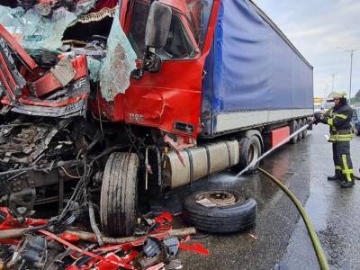В Киеве произошло ДТП с участием шести грузовиков, в двух из них были сотрудники Нацгвардии - gordonua.com - Киев