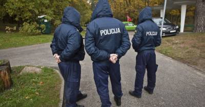 БВБ провело обыски на работе у главы одного из отделов Управления уголовной полиции Рижского региона - rus.delfi.lv - Латвия