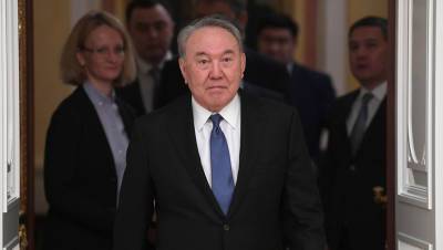 Нурсултан Назарбаев - Айдос Укибай - Назарбаев не поддержал идею установить ему памятник - gazeta.ru