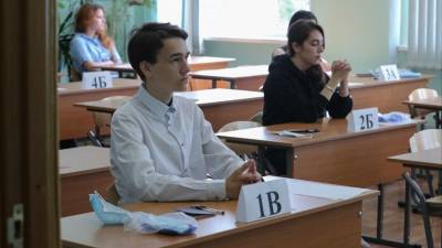 Петр Толстой - Анзор Музаев - Рособрнадзор отменил ЕГЭ по математике в 2021 году - 5-tv.ru - Россия