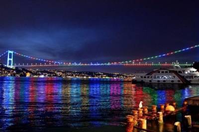 Надир Насиров - Мосты Стамбула подсвечены цветами азербайджанского флага - trend.az - Турция - Азербайджан - Стамбул
