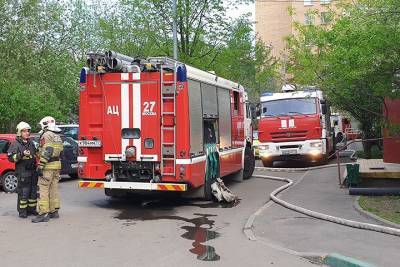 Пожар произошел в деревянной постройке на Новосходнинском шоссе - vm.ru - Москва