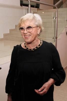 Алиса Фрейндлих - 86-летняя Алиса Фрейндлих впервые вышла на сцену театра после победы над коронавирусом - ukrpost.biz