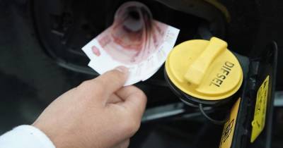 Экономист дал советы, как меньше платить за бензин - ren.tv