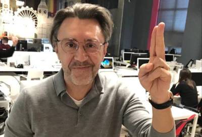 Сергей Шнуров - Сергей Шнуров вызвал споры по поводу своей прописки - online47.ru - Москва - Санкт-Петербург