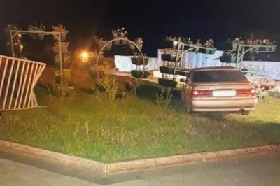 В Хабаровске водитель врезался в праздничную инсталляцию на площади Славы - hab.aif.ru - Хабаровск