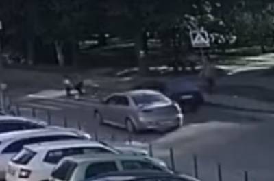 Детей разбросало в разные стороны: момент жуткой аварии во Львове попал на видео - politeka.net - Львов