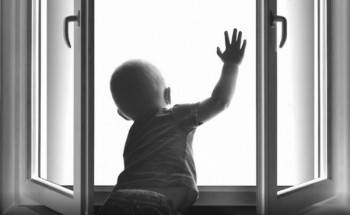 В Череповце 2-летний малыш выпал из окна пятого этажа - vologda-poisk.ru - Вологодская обл. - Череповец