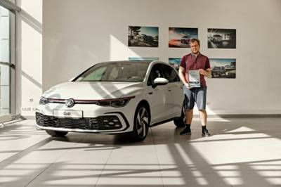 Новый Volkswagen Golf передан первому российскому покупателю - autostat.ru - Санкт-Петербург
