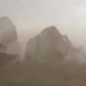 На Алтае ураган снес зернохранилище. Видео - reporter-ua.com - респ. Алтай