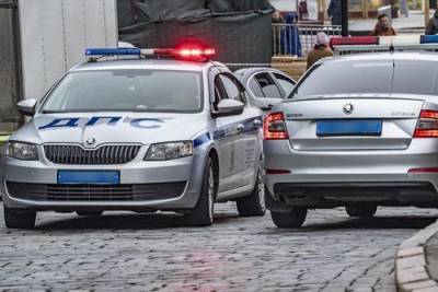 Автомобиль сбил женщину и ребенка на остановке в Подмосковье - argumenti.ru - Московская обл.
