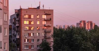 Второй случай за неделю: В Тюмени 6-летний мальчик выжил после падения с девятого этажа - reendex.ru - Тюмень