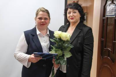 Корсаковских библиотекарей наградили в их профессиональный праздник - sakhalin.info - городское поселение Корсаковский