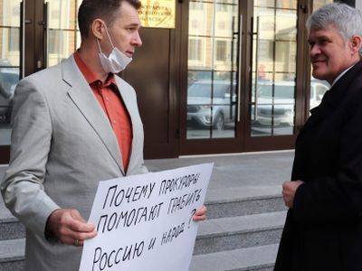 Новосибирскому активисту назначили штраф за ущемление социальной группы "прокуроры" - kasparov.ru - Новосибирск - Новосибирская обл.