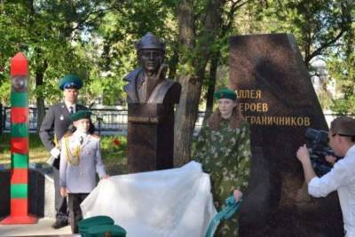 Андрей Бабушкин - День Пограничника в Саратове проходит в закрытом режиме, но Аллею героев-пограничников открыли - saratov.mk.ru - Саратов