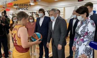 Александр Моор - Губернатор Моор посетил новый спорткомплекс в Тобольске - fedpress.ru - Тобольск