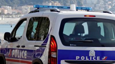 В районе французского Нанта ведётся поиск напавшего с ножом на полицейского - russian.rt.com - Нант