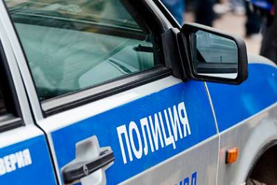 Россиянина и 16-летнюю девушку нашли мертвыми в автомобиле - lenta.ru - Волгоград