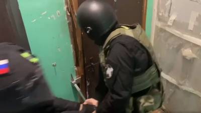 Появилось видео освобождения одного из пострадавших от чёрных риэлторов в Электростали - vm.ru - Москва
