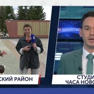 На журналистку во время прямого эфира напала пожилая женщина. Видео - reporter-ua.com - Омск - Нападение