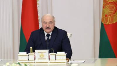 Петр Порошенко - Александр Лукашенко - Лукашенко рассказал об «откровенном разговоре» с Порошенко - iz.ru