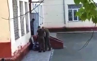 Достал нож, бросался на ребят: во дворе школы муниципалы устроили стрельбу - korrespondent.net - Украина - Одесская обл. - Черноморск